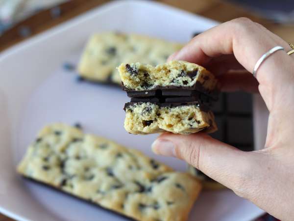 Chocolate cookie bars that are both soft and crunchy - Preparation step 9