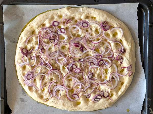 Rustic Focaccia with Onion and Rosemary - Preparation step 10