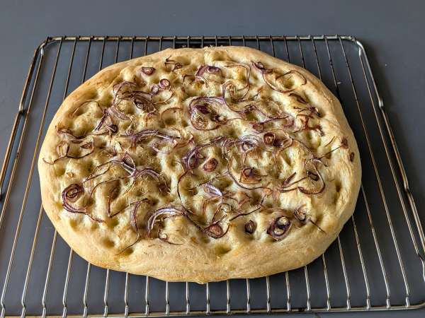 Rustic Focaccia with Onion and Rosemary - Preparation step 12