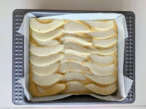 Easy, Moist Pear and Almond Cake - Preparation step 6