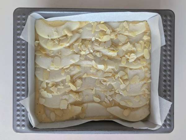 Easy, Moist Pear and Almond Cake - Preparation step 7
