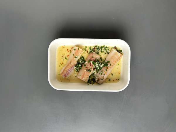 Air Fryer-cooked hake with white wine sauce, potatoes, and vegetables - Preparation step 6