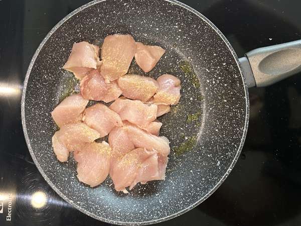 Marry me chicken pasta: creamy pasta with chicken, sun-dried tomatoes, and parmesan - Preparation step 4