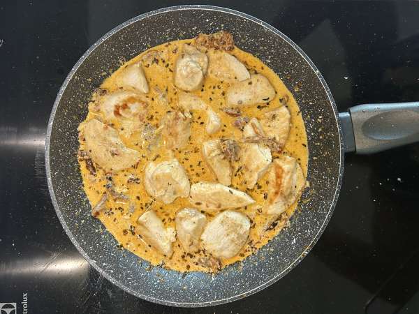 Marry me chicken pasta: creamy pasta with chicken, sun-dried tomatoes, and parmesan - Preparation step 9