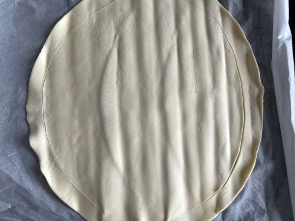 Thin-crust tart with figs, brie, and walnuts - Preparation step 4