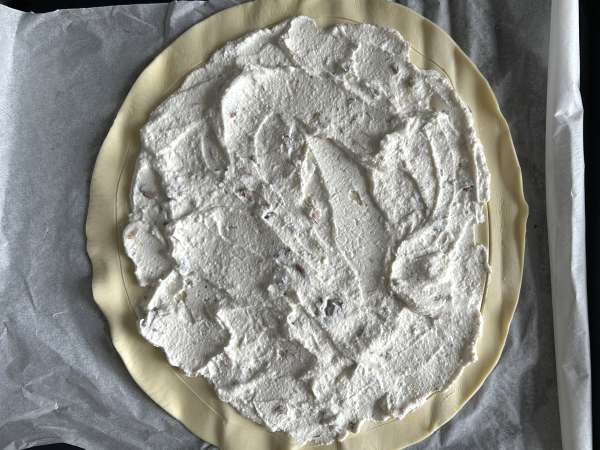 Thin-crust tart with figs, brie, and walnuts - Preparation step 5