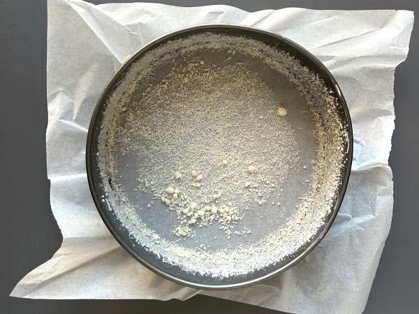 Crustless quiche with spinach and Gouda - Preparation step 1