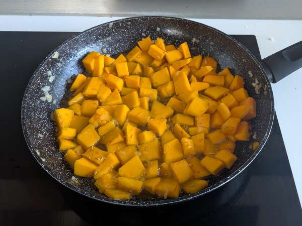 Lasagna with pumpkin, speck, and creamy, crunchy walnuts - Preparation step 2