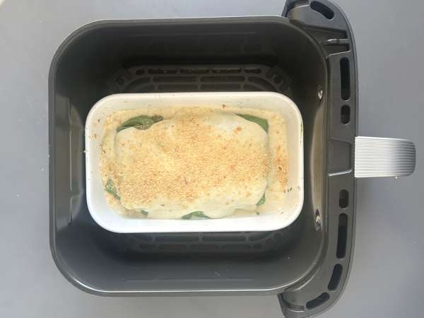 Vegetarian Lasagna with Spinach and Tofu Made in an Air Fryer - Preparation step 9