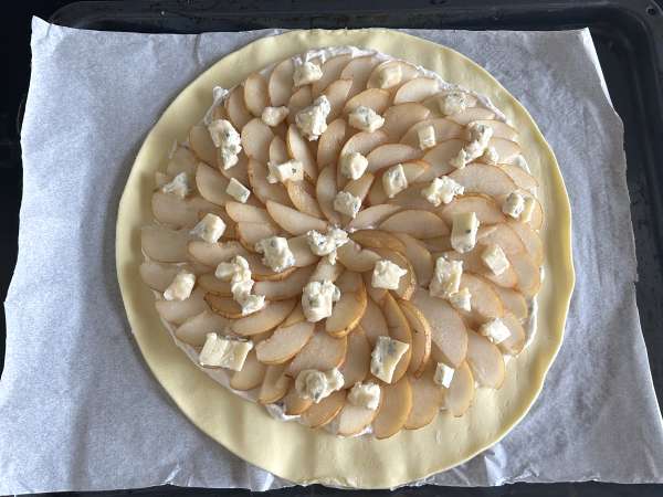 Pear, Gorgonzola, and walnut tart - Preparation step 7