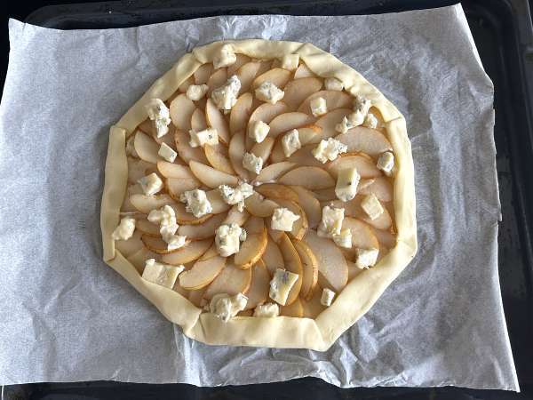 Pear, Gorgonzola, and walnut tart - Preparation step 8