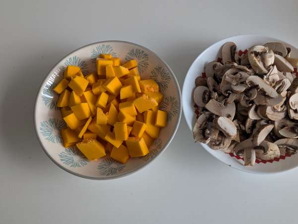 Baked pasta with pumpkin, mushrooms, and béchamel sauce - Preparation step 1