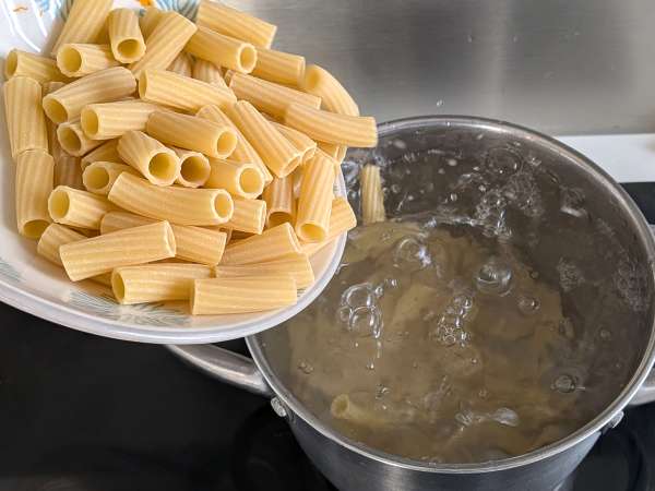 Baked pasta with pumpkin, mushrooms, and béchamel sauce - Preparation step 5