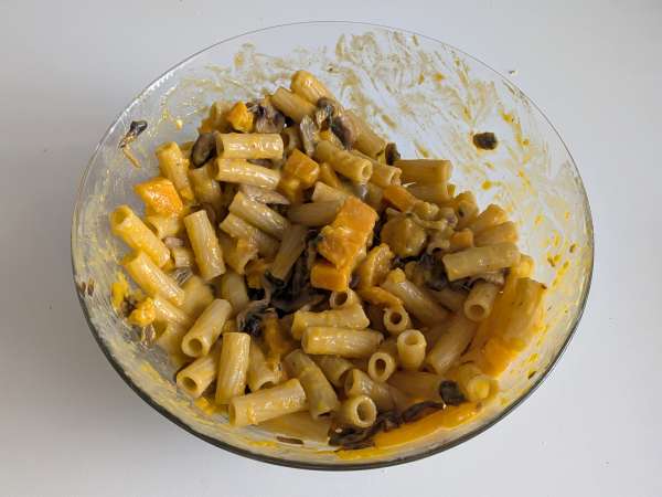 Baked pasta with pumpkin, mushrooms, and béchamel sauce - Preparation step 7