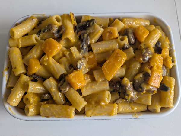 Baked pasta with pumpkin, mushrooms, and béchamel sauce - Preparation step 8