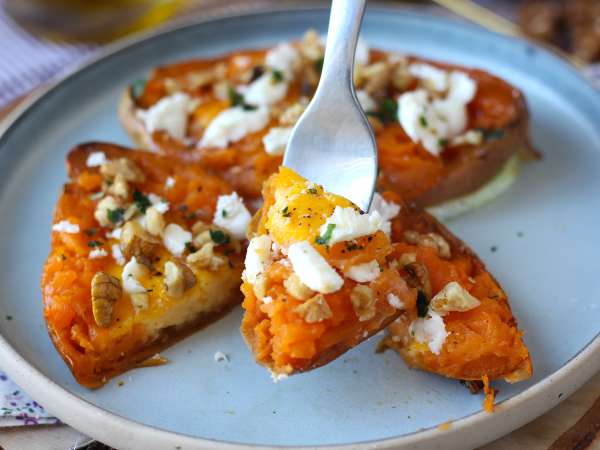 Roasted sweet potato with egg, feta, honey, and walnuts - Preparation step 6