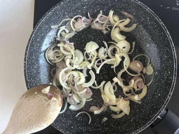 Mushroom and grated cheese grilled cheese - Preparation step 2