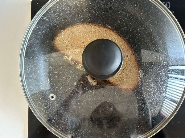 Mushroom and grated cheese grilled cheese - Preparation step 10