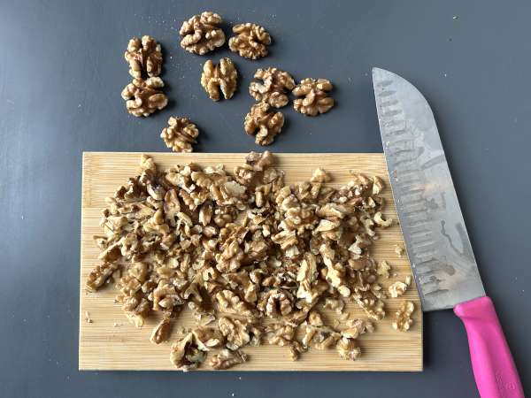 Vegan banana bread with miso, walnuts and chocolate - Preparation step 5