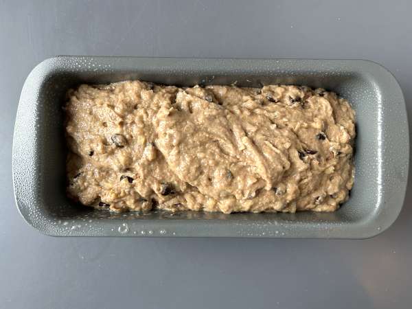 Vegan banana bread with miso, walnuts and chocolate - Preparation step 7