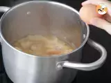 Spanish Garlic Soup - Video recipe ! - Preparation step 5