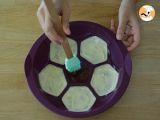 Step 3 - Soccer ball cake - Video recipe !