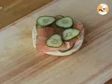Bagel with salmon, cucumber and cream cheese - Preparation step 3