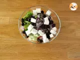 Greek salad - Horiatiki - Preparation step 2