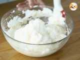 Layer cake with strawberries and mascarpone cream - Preparation step 3