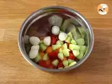 Cantaloupe salad in a cantaloupe - Preparation step 3