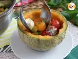 Cantaloupe salad in a cantaloupe - Preparation step 4