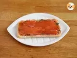 Salmon, mozzarella and dill panini sandwich - Preparation step 2