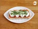Salmon, mozzarella and dill panini sandwich - Preparation step 3