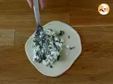 Stuffed Turkish crepes with feta and lemon - Gözleme - Preparation step 6