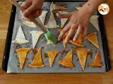 Witches' hats tortilla chips for Halloween - Preparation step 2