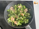 Broccoli and shrimp in Korean spicy sauce - a simple, balanced and spicy meal served with rice - Preparation step 2