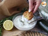 Air Fryer zucchini fritters with yogurt and feta sauce - Preparation step 6