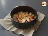 Peach upside-down cake, soft, melting and caramelized - Preparation step 2