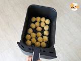 Breaded mozzarella balls in air fryer - Preparation step 7