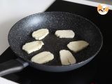 Halloumi pan-fried sweet and sour with honey and rosemary - Preparation step 3