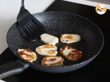 Halloumi pan-fried sweet and sour with honey and rosemary - Preparation step 4