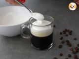 Irish Coffee (coffee with whisky and whipped cream) - Preparation step 3