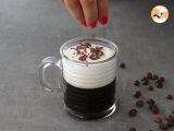 Irish coffee (coffee with whisky and whipped cream) - Preparation step 4