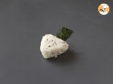 Tuna onigiri, the little Japanese triangular rice sandwich - おにぎり - Preparation step 14