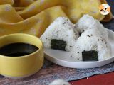 Tuna onigiri, the little Japanese triangular rice sandwich - おにぎり - Preparation step 15