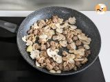 Creamy pasta with mushrooms and sausage - Preparation step 4