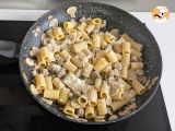 Creamy pasta with mushrooms and sausage - Preparation step 7