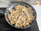 Creamy pasta with mushrooms and sausage - Preparation step 8