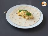 Soft and super protein-packed egg and feta wrap - Preparation step 6