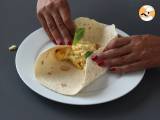 Soft and super protein-packed egg and feta wrap - Preparation step 7